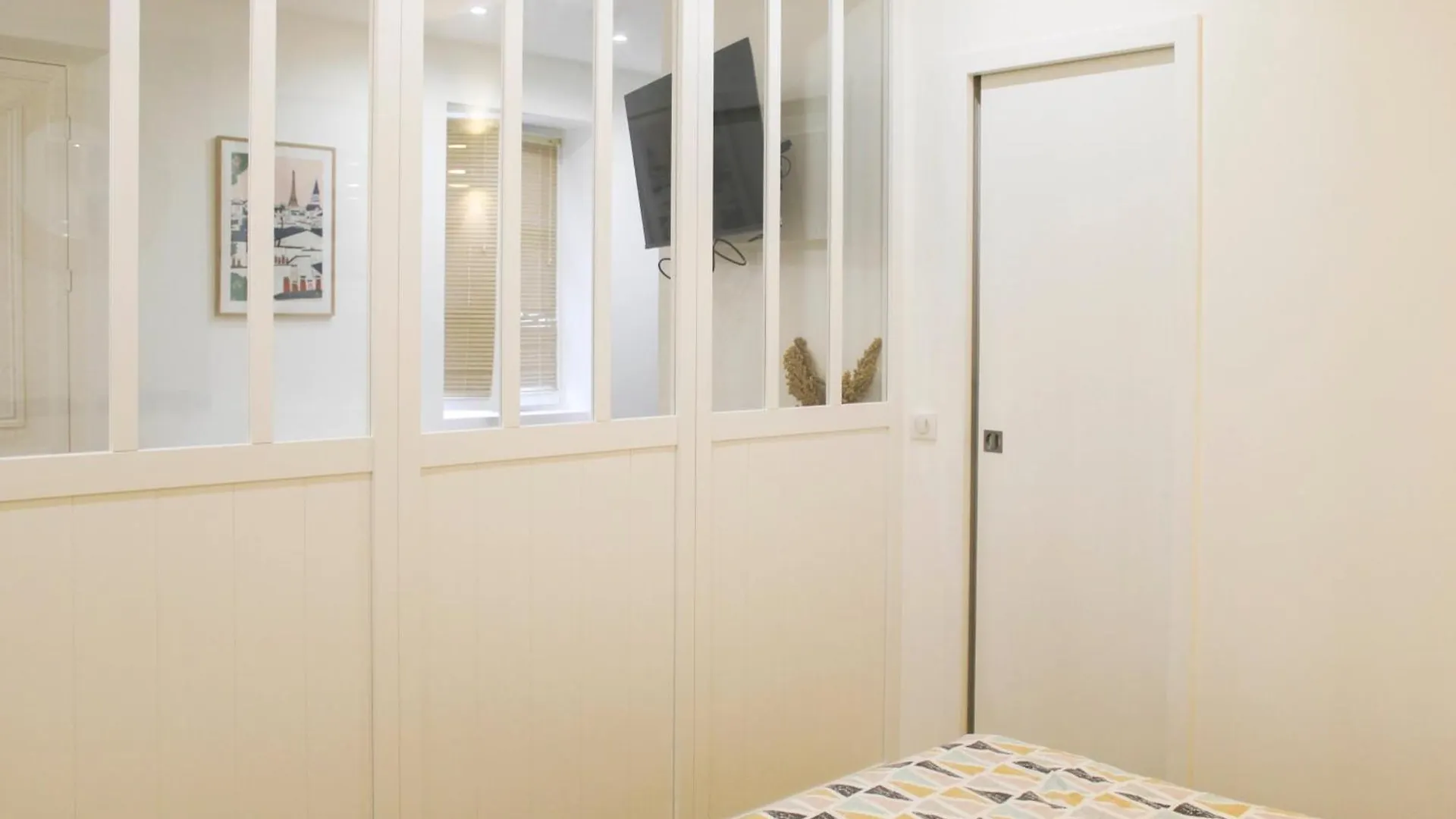 Charming Apartment In The Heart Of The 18Th Paris France